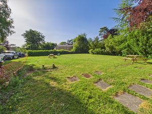 COMMUNAL GARDENS- click for photo gallery